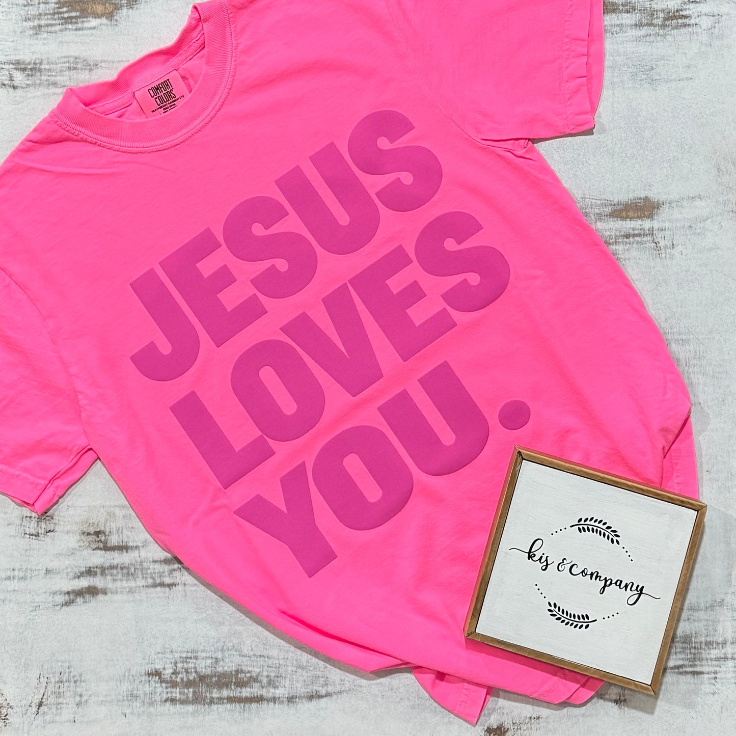 JESUS LOVES YOU.